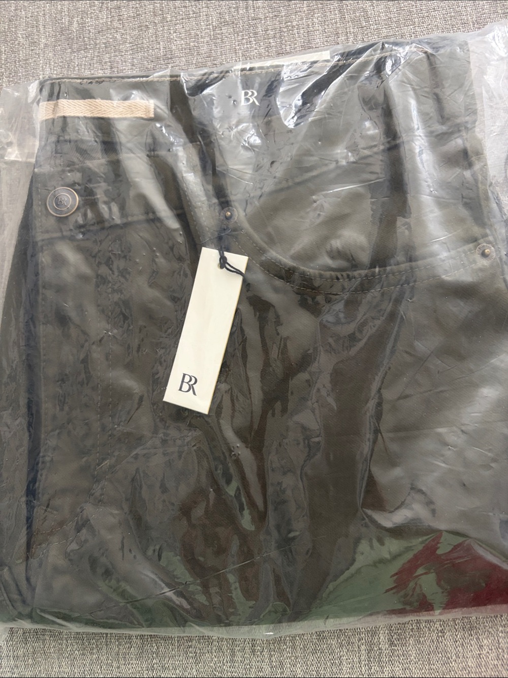 Banana Republic Men's Dark Olive Chinos. Size 33W x 30L. 
NWT